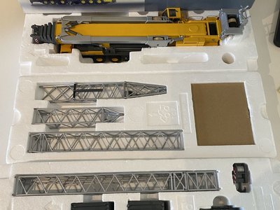 NZG NZG Grove GMK 7550/ GMK 7450 Mobile Crane