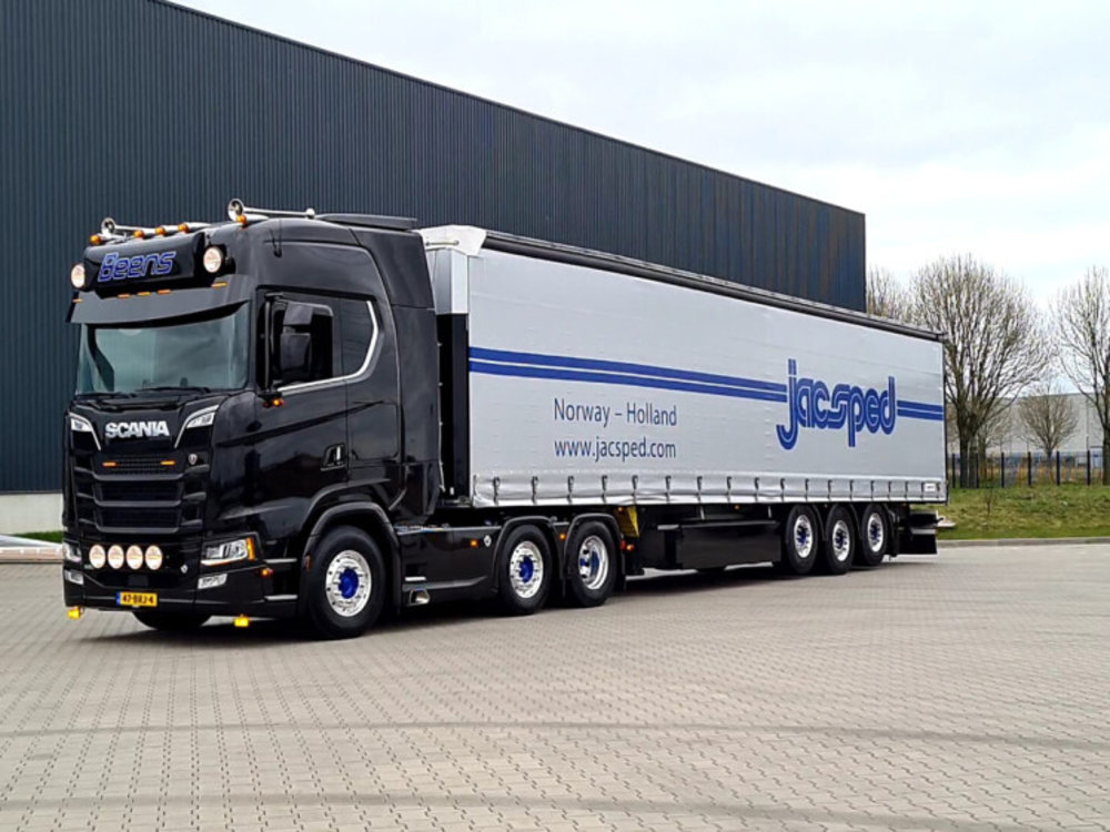 WSI WSI Scania S Highline 6x2 met schuifzeilen oplegger Barry Beens