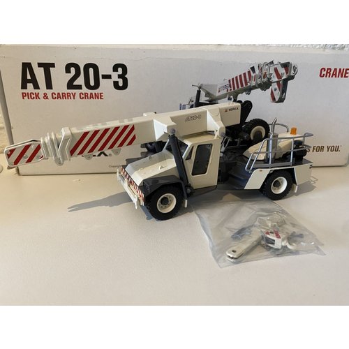 Conrad Modelle Conrad Terex AT20-3 pick & carry crane Conrad Modelle Conrad Terex AT20-3 pick & carry crane
