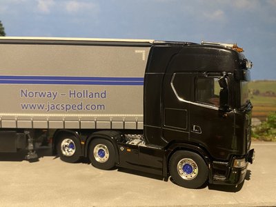 WSI WSI Scania S Highline 6x2 met schuifzeilen oplegger Barry Beens