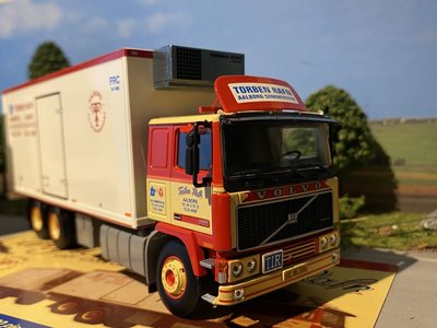 Tekno Tekno Volvo F12 motorwagen met 2-as schamel Torben Rafn