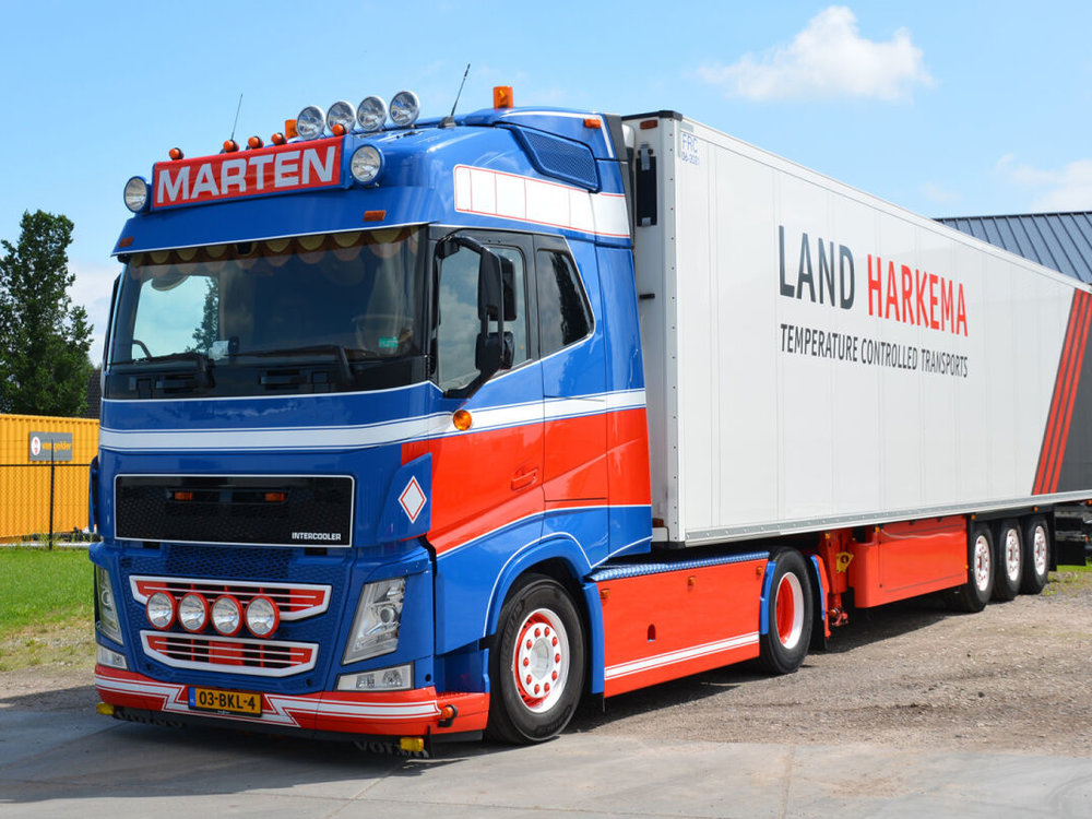 WSI WSI Volvo FH04 Glob. 4x2 met 3-assige koeloplegger Maderu Transport