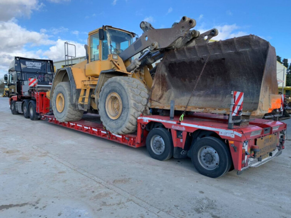 WSI WSI DAF XF Super Space Cab 6x2 + 2-axle low loader Multiwheels