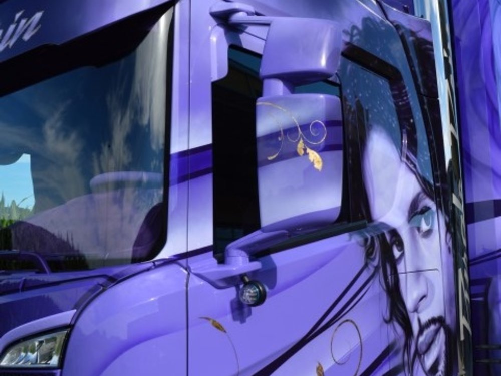 Tekno Tekno Scania Next Gen R-serie with  zamac reefer trailer Vowa Transport "Prince Purple Rain "