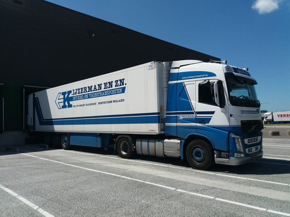 WSI WSI Volvo FH4 Glob. 4x2 with 3-axle reefer trailer Ijzerman Transport