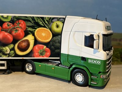Tekno Scania next Gen with Zamac 3-axle reefer trailer Hoogsteder / Dijco