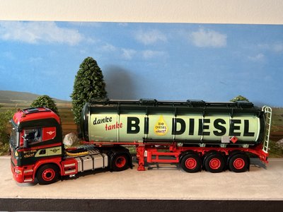 WSI WSI Scania R420 Highline 4x2 with 3-axle tanktrailer Rudolf "Biodiesel"
