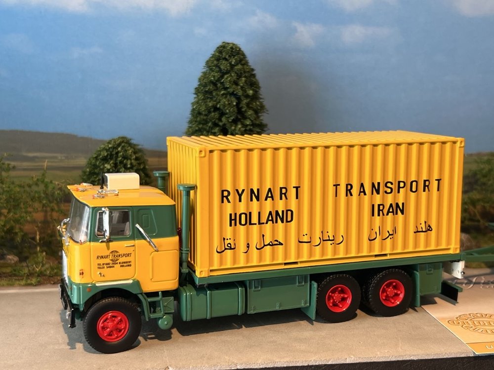Tekno Tekno Mack F700 rigid truck with trailer + 2 x 20ft containers Rynart