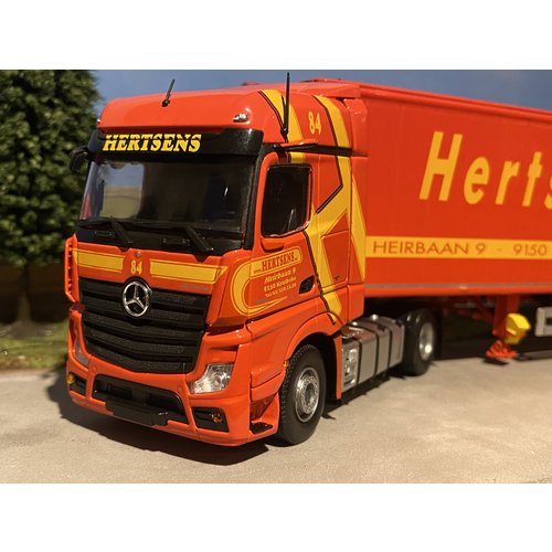 Tekno Tekno Mercedes Actros met Cargo Floor oplegger Hertsens