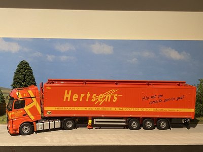 Tekno Tekno Mercedes Actros met Cargo Floor oplegger Hertsens