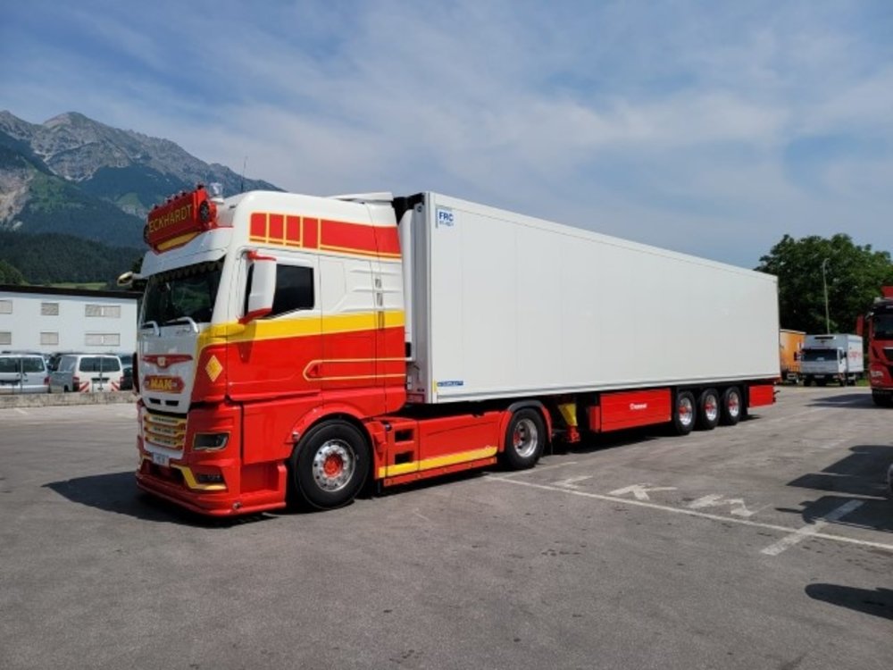 Tekno Tekno MAN TGX GX 4x2 with 3-axle reefer trailer Eckhardt