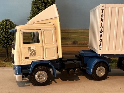 Tekno Tekno Volvo F12 with container trailer + 1x20ft. container Transforwarding