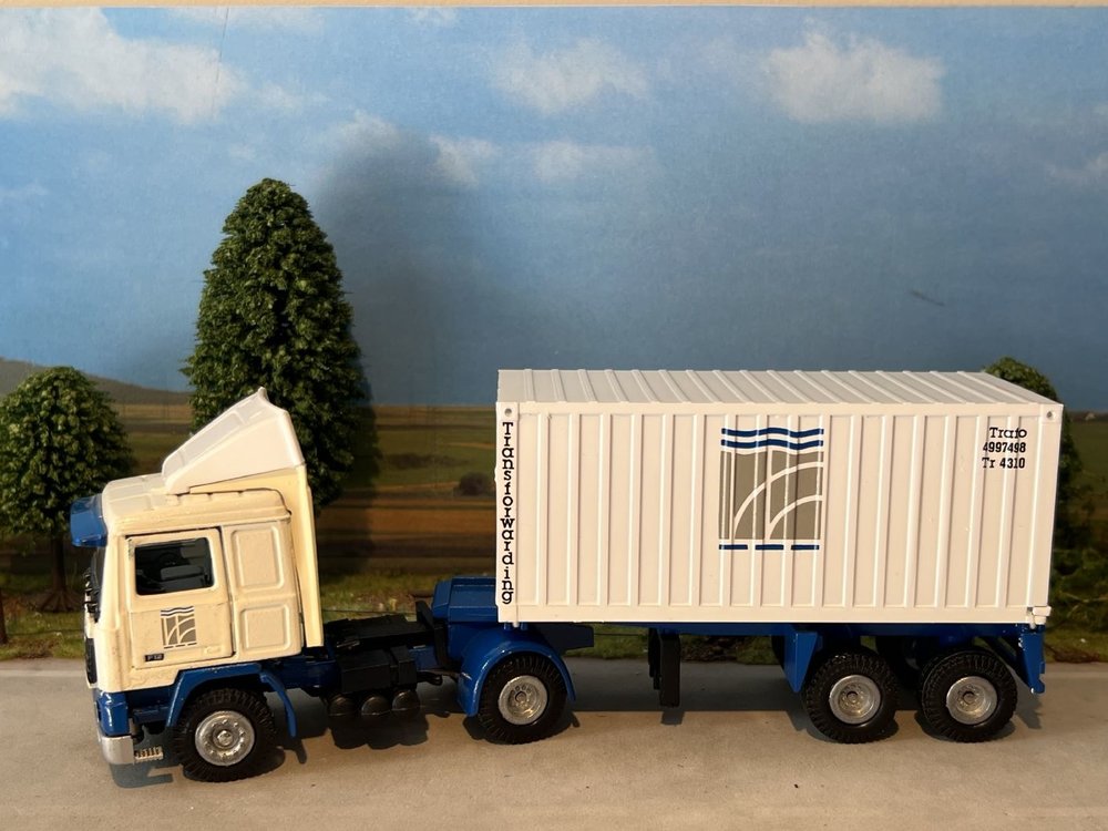 Tekno Tekno Volvo F12 with container trailer + 1x20ft. container Transforwarding