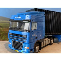 Tekno DAF 105XF SC with 3-axle flexitrailer + 40ft. container de Vries