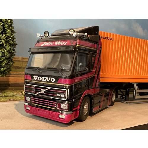 Tekno Tekno Volvo FH12 Globetrotter with container trailer + 1x40ft. container Joke Vlot Tekno Tekno Volvo FH12 Globetrotter with container trailer + 1x40ft. container Joke Vlot