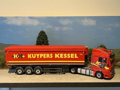 WSI WSI MAN TGX XXL 4x2 with 3-axle volume tipper (star) Kuypers Kessel