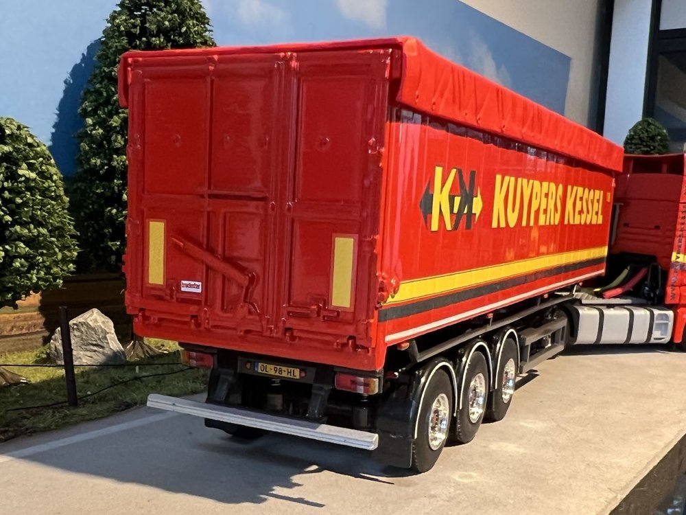 WSI WSI MAN TGX XXL 4x2 with 3-axle volume tipper (star) Kuypers Kessel