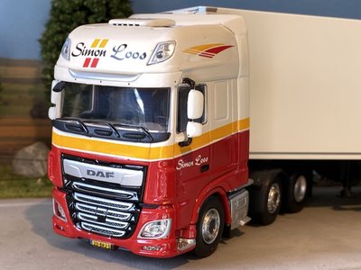 Tekno Tekno DAF 106XF met 3-assige zamac koeloplegger Simon Loos