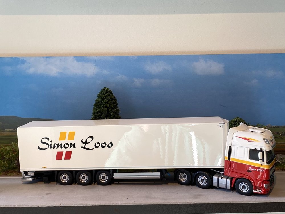 Tekno Tekno DAF 106XF with 3-axle zamac reefer trailer Simon Loos