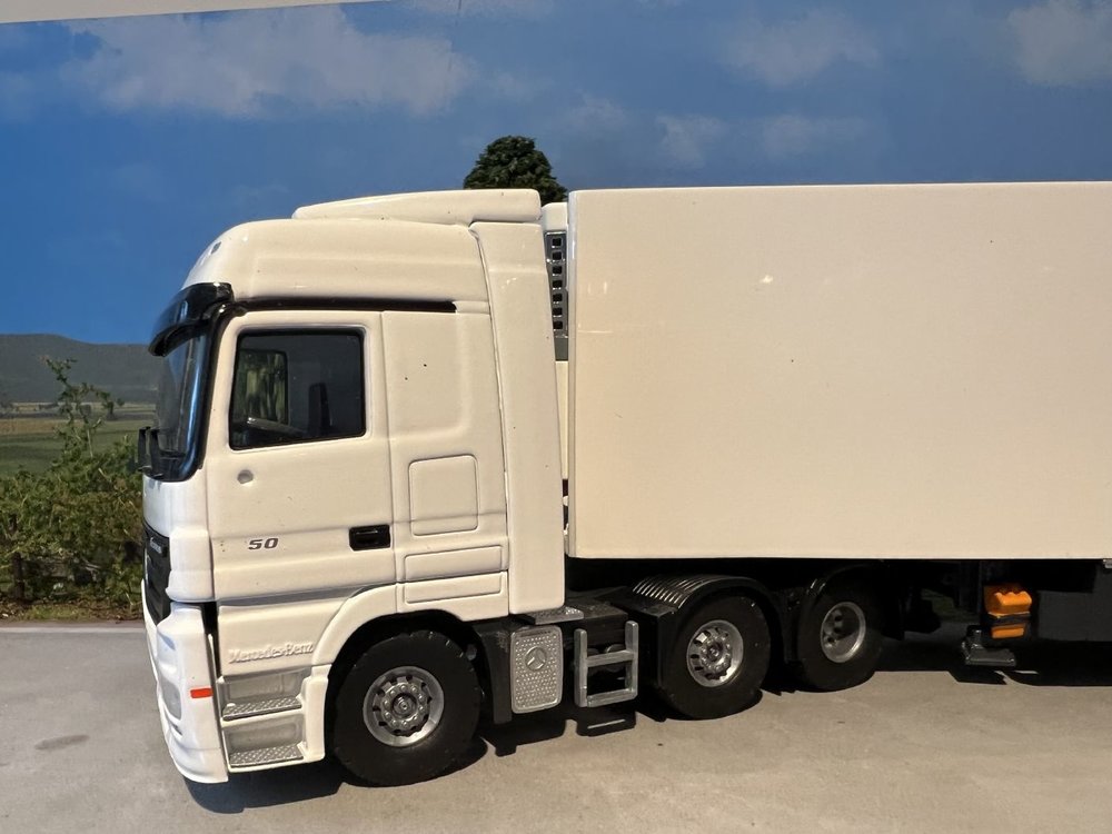 Tekno Tekno Mercedes-Benz Actros 4x2 met 3 as Koeloplegger Basis model