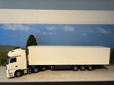 Tekno Tekno Mercedes-Benz Actros 4x2 with 3-axle reefer trailer Basis model