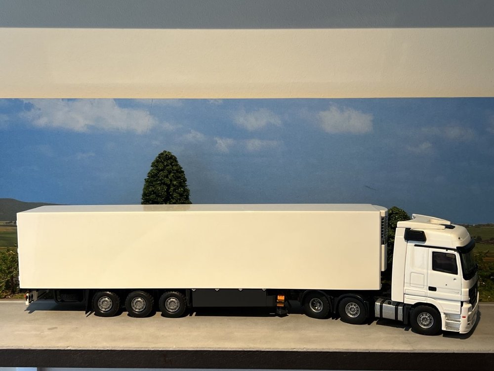 Tekno Tekno Mercedes-Benz Actros 4x2 met 3 as Koeloplegger Basis model