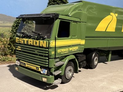 Tekno Tekno Scania 142H/V8 2 as Trekker met 3 as Huifoplegger Estron