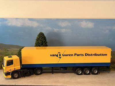 Tekno Tekno DAF 85 / 360 4x2 with 3-axle boxtrailer van Duuren parts