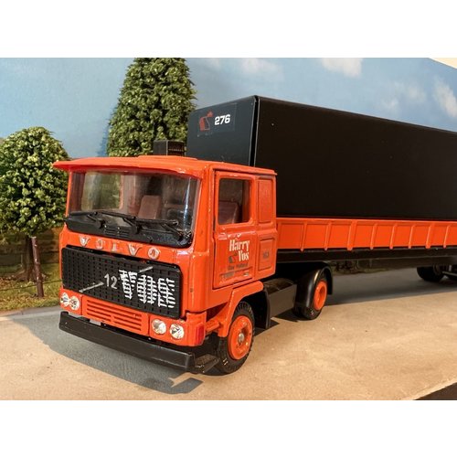 Tekno Tekno Volvo F1220  4x2 with 3-axle classic tilt trailer Harry Vos