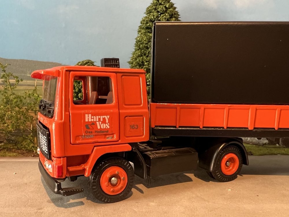 Tekno Tekno Volvo F1220  4x2 with 3-axle classic tilt trailer Harry Vos