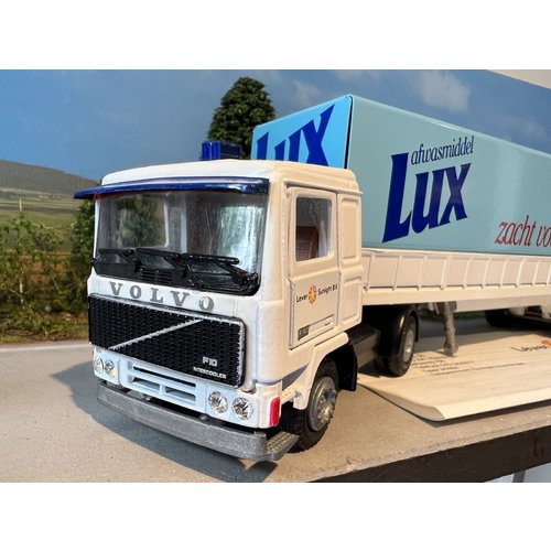 Tekno Tekno Volvo F 10/IC-typ1 2 as Trekker met 3 as Huifoplegger LUX Tekno Tekno Volvo F 10/IC-typ1 2 as Trekker met 3 as Huifoplegger LUX
