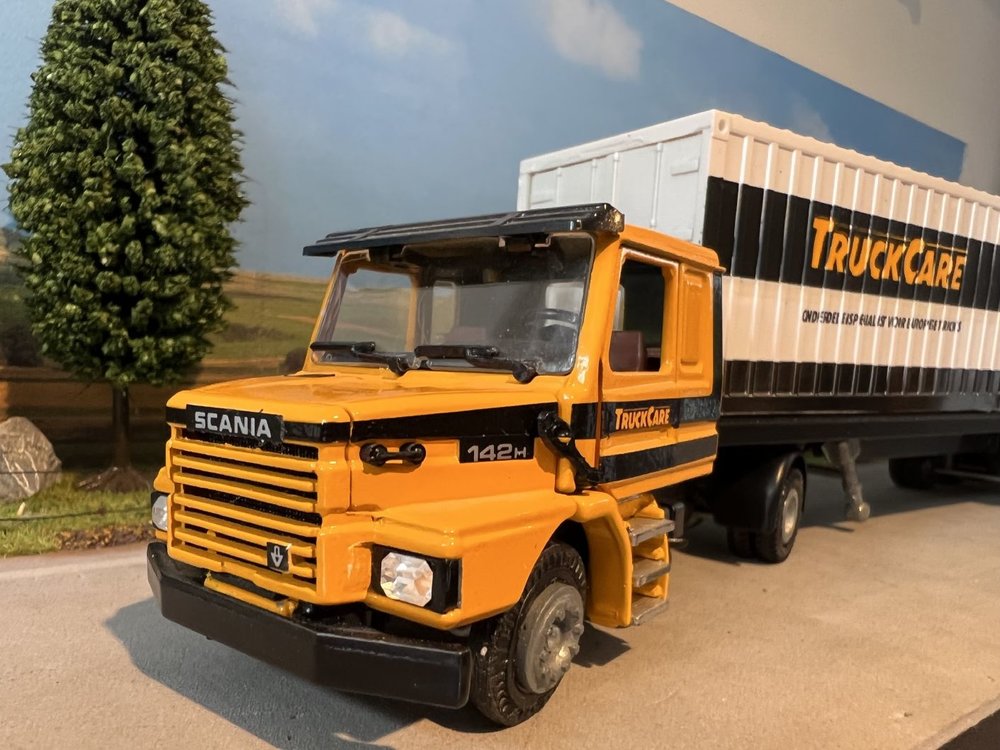 Tekno Tekno Scania T 142H/V8 2 as Trekker met 3 as Cont.oplegger 2x20ft Truckcare