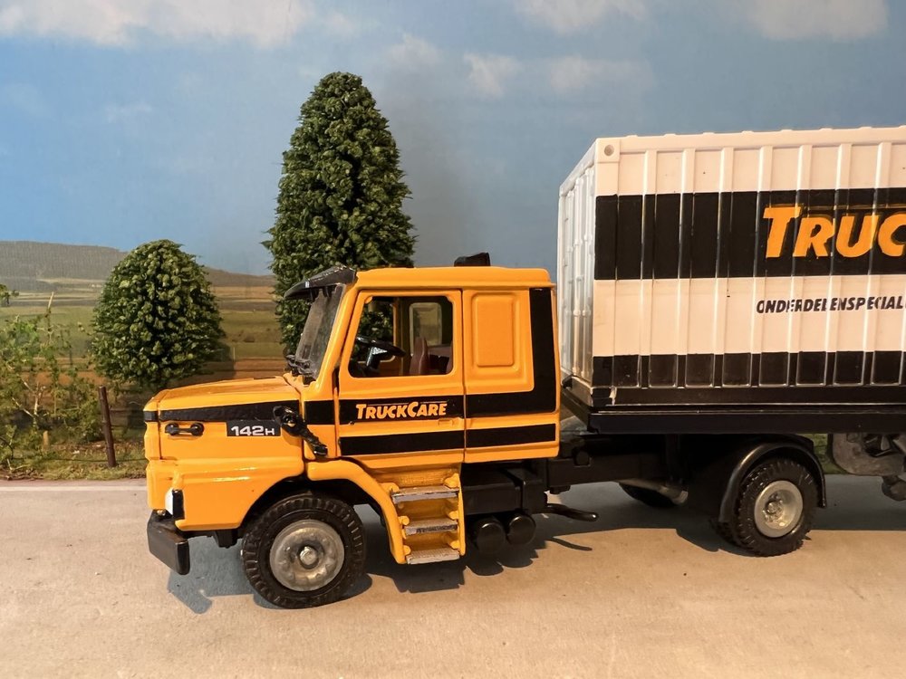 Tekno Tekno Scania T 142H/V8 2 as Trekker met 3 as Cont.oplegger 2x20ft Truckcare