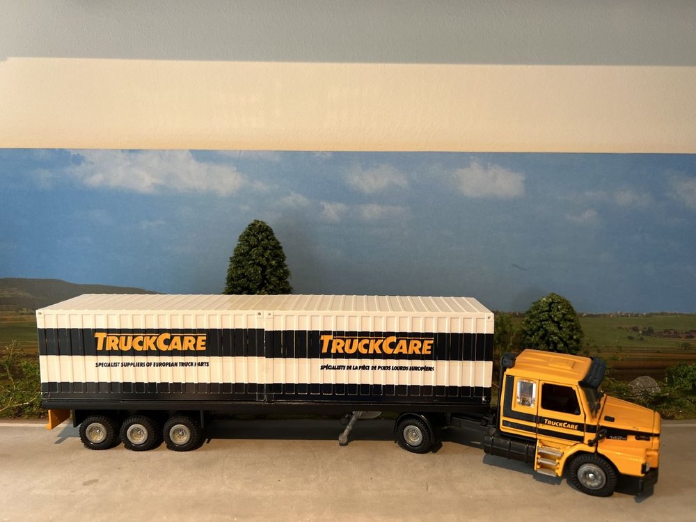 Tekno Tekno Scania T 142H/V8 4x2 with 3-axle container trailer + 2 x 20ft. Truckcare