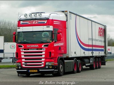 Tekno Tekno Scania R-serie Topline 6x2 with 3-axle reefer trailer REVI