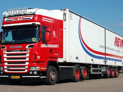 Tekno Tekno Scania R-serie Topline 6x2 with 3-axle reefer trailer REVI