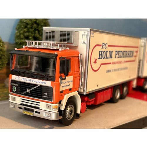 Tekno Tekno Volvo F16 motorwagen met 2-assige aanhanger Holm Pedersen Tekno Tekno Volvo F16 motorwagen met 2-assige aanhanger Holm Pedersen