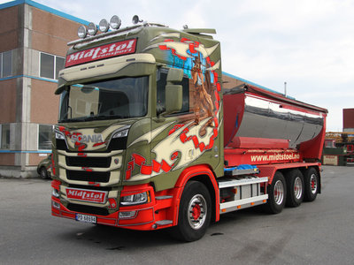 WSI WSI  Scania R Highline 8x4 Haakarm systeem + asfalt container MIDTSTOL