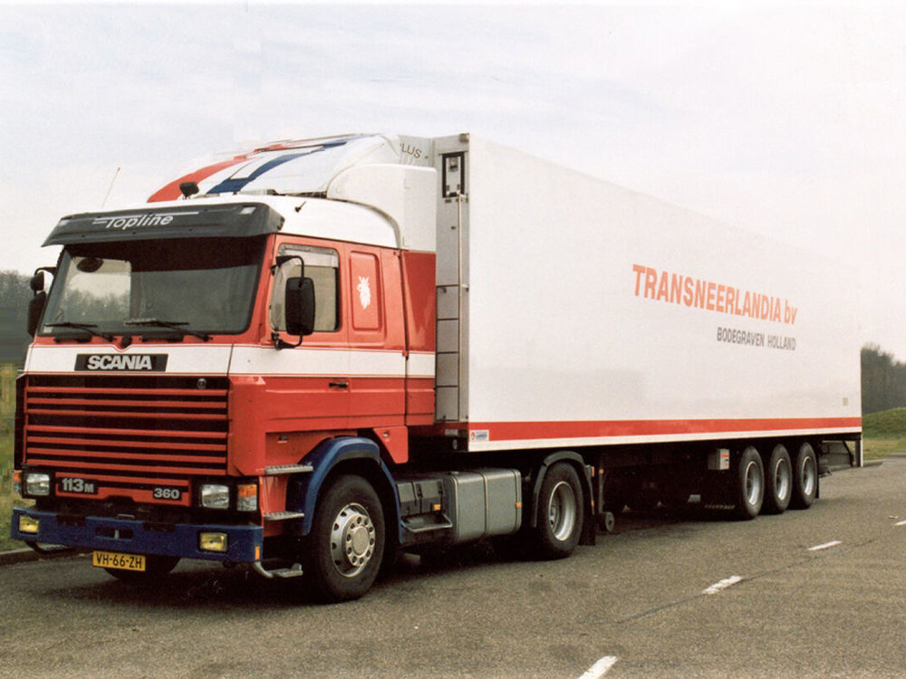 WSI WSI Scania 113M 4x2 met 3-assige koeloplegger Transneerlandia