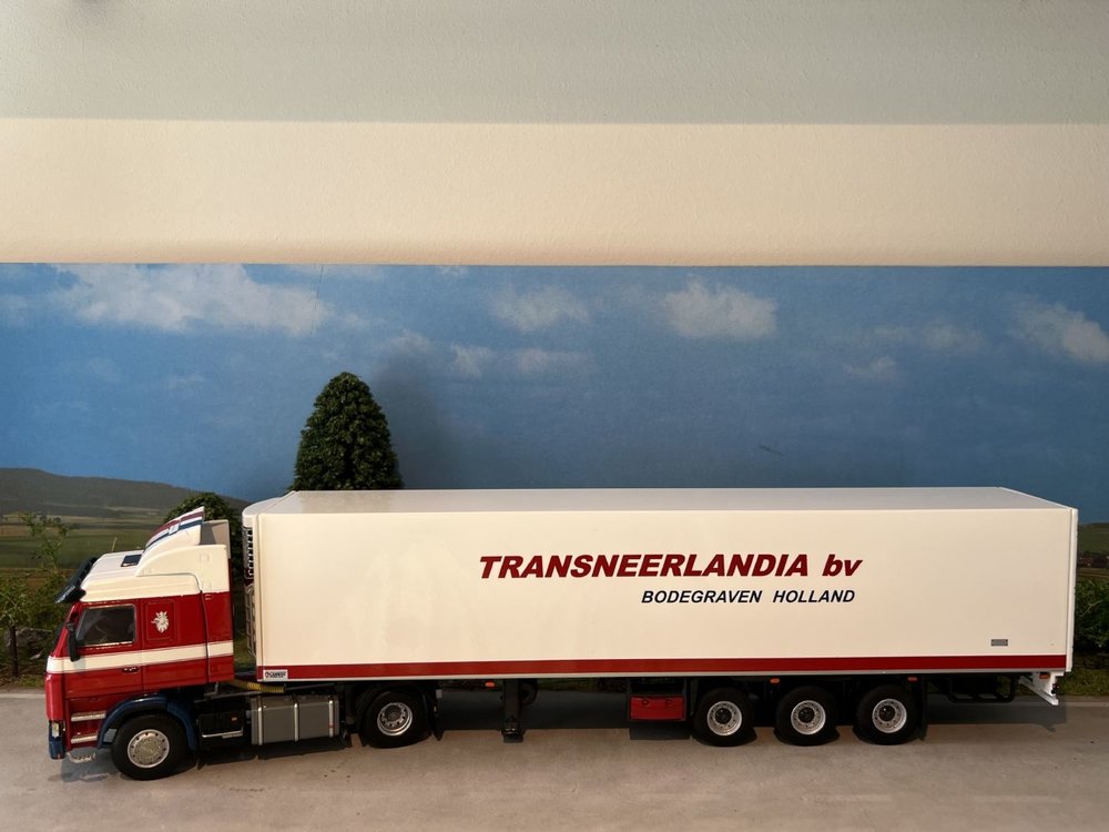 WSI WSI Scania 113M 4x2 with 3-axle reefer trailer Transneerlandia