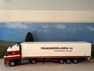 WSI WSI Scania 113M 4x2 met 3-assige koeloplegger Transneerlandia