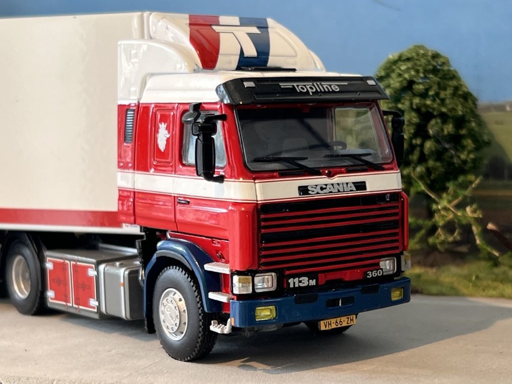 WSI WSI Scania 113M 4x2 met 3-assige koeloplegger Transneerlandia