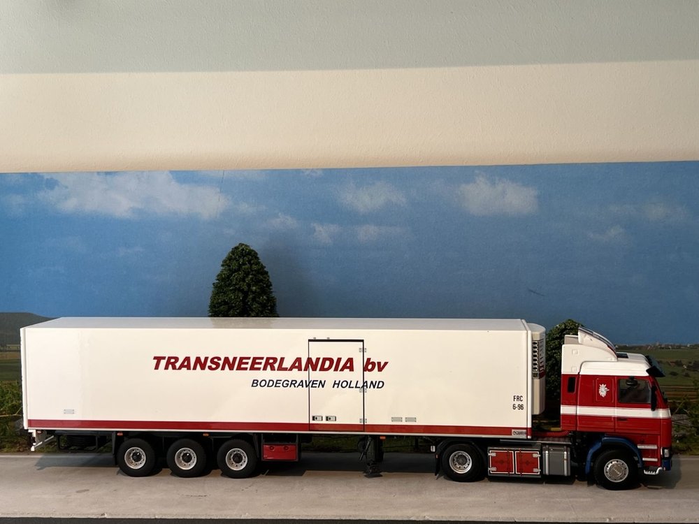 WSI WSI Scania 113M 4x2 with 3-axle reefer trailer Transneerlandia