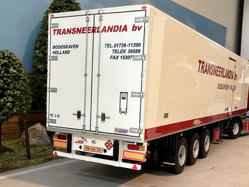 WSI WSI Scania 113M 4x2 with 3-axle reefer trailer Transneerlandia