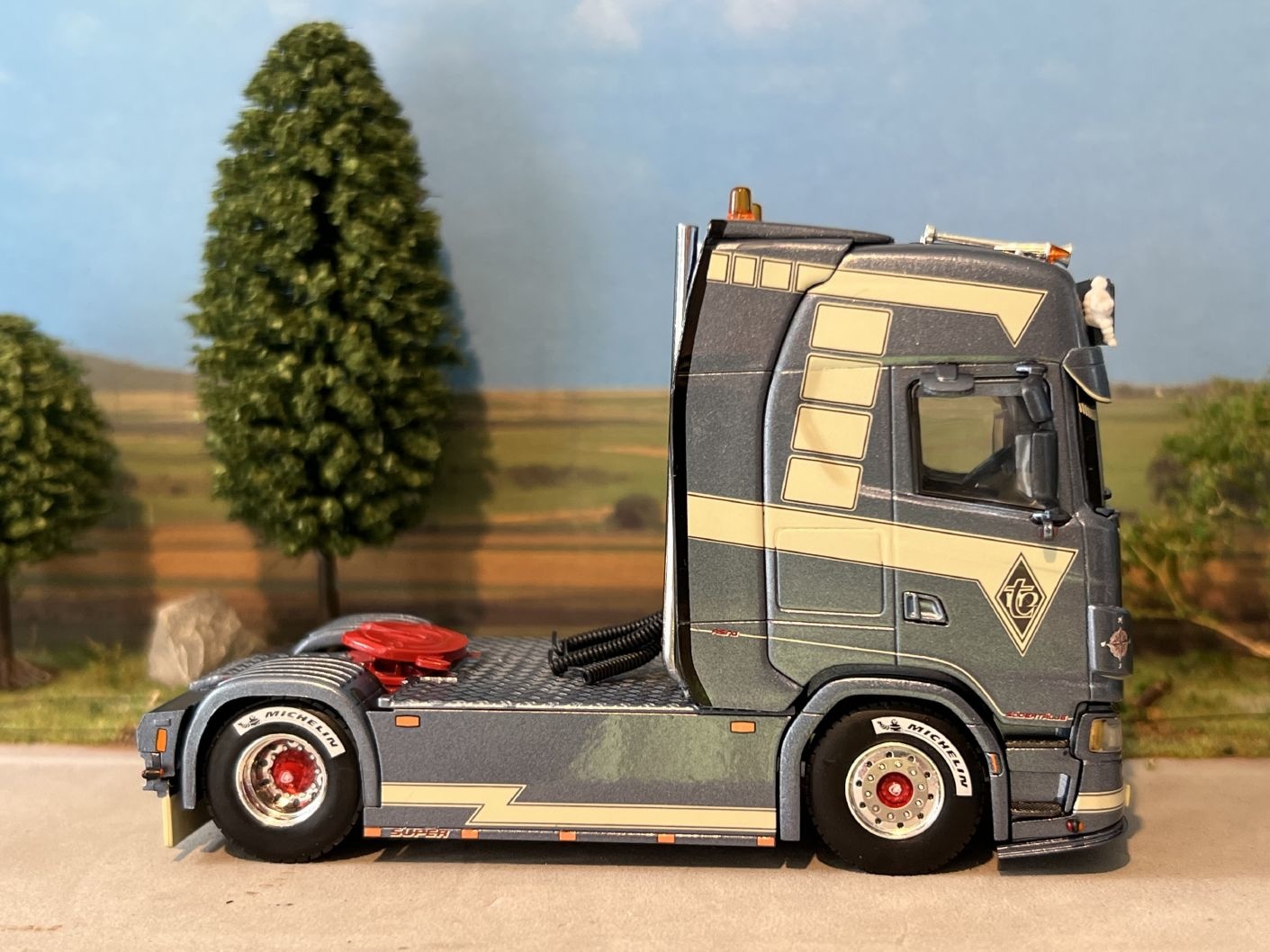 WSI Scania S highline 4x2 Mithriltrafic - Miniatuurshop.com