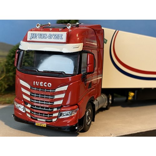 Tekno Tekno Iveco S way with 3-axle reefer trailer J.P. Vis