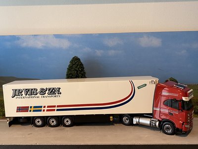 Tekno Tekno Iveco S way with 3-axle reefer trailer J.P. Vis