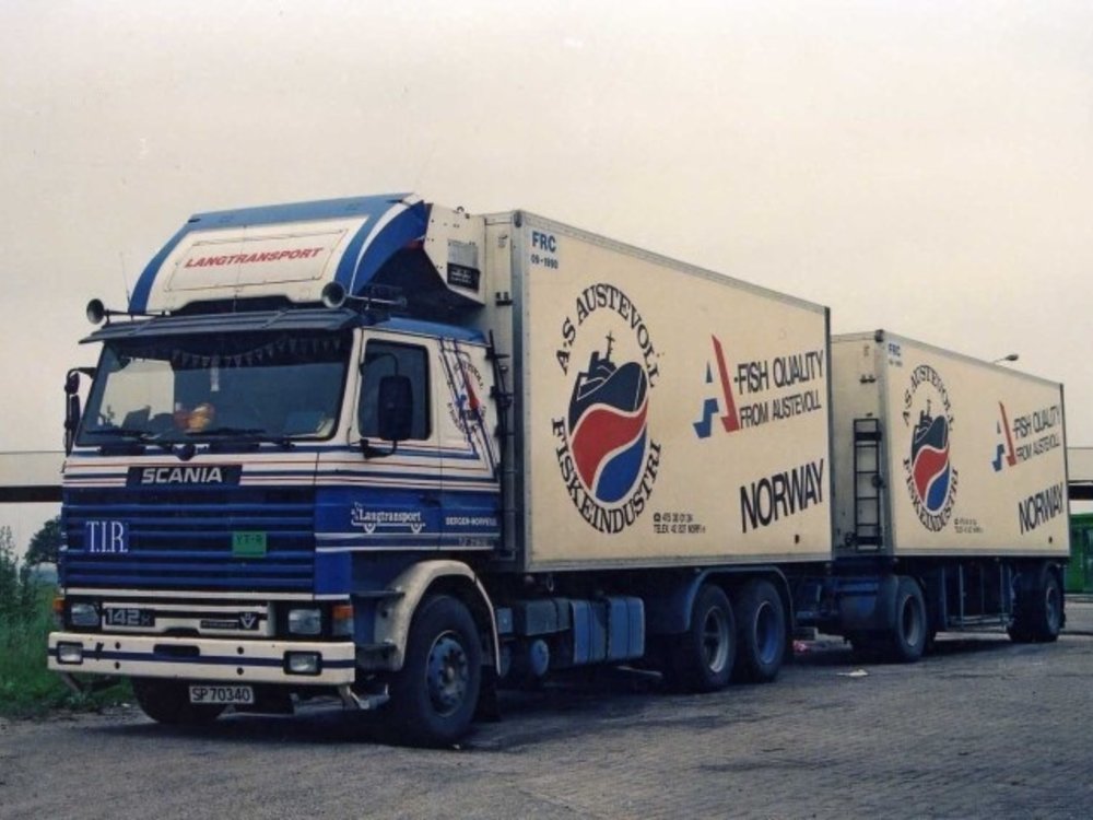 Tekno Tekno Scania 142H motorwagen met 2-assige schamelaanhanger Langtransport