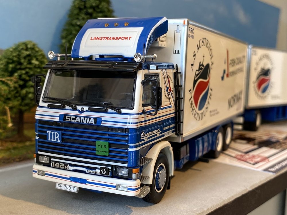 Tekno Tekno Scania 142H motorwagen met 2-assige schamelaanhanger Langtransport