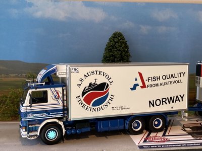 Tekno Tekno Scania 142H motorwagen met 2-assige schamelaanhanger Langtransport